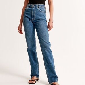 Abercrombie 90s Straight Ultra High Rise Jeans - Medium Wash